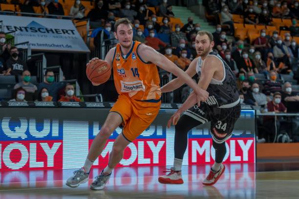 虽然国足输 虽然国足输