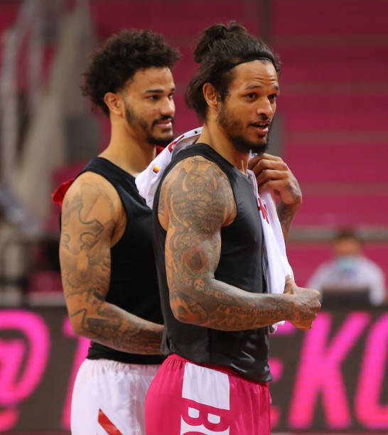 而另一队则 而另一队则